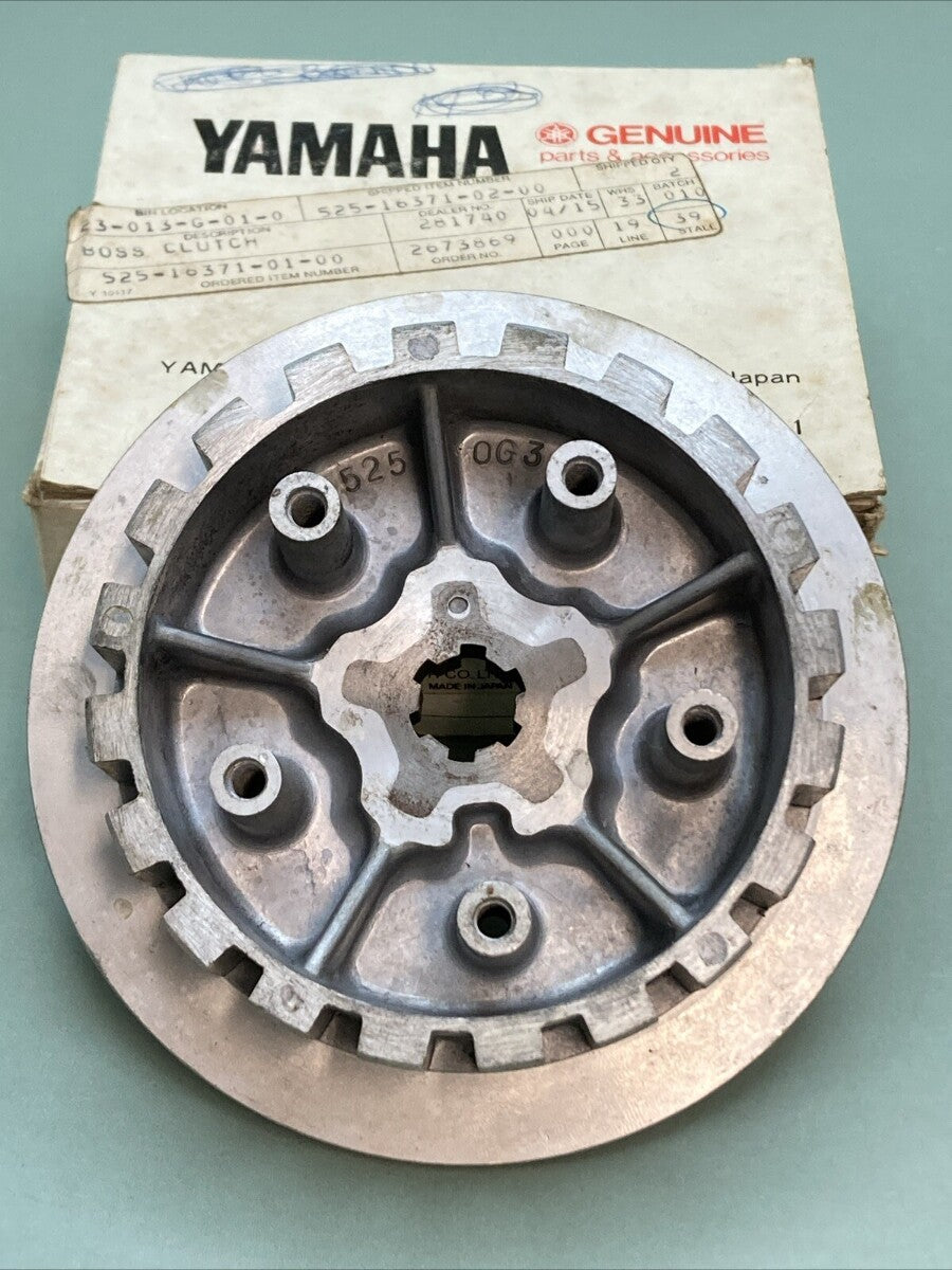 NEW GENUINE YAMAHA 525-16371-02 Boss, clutch