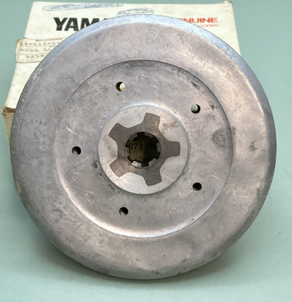 NEW GENUINE YAMAHA 525-16371-02 Boss, clutch