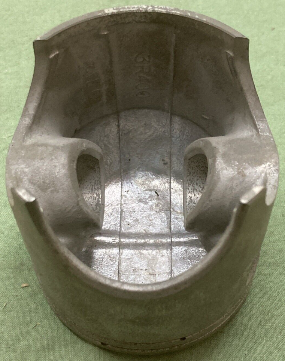 NEW GENUINE YAMAHA 3R4-11635-00 PISTON 1ST 0.25 O/S