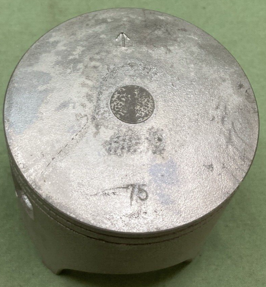 NEW GENUINE YAMAHA 3R4-11637-00 PISTON 3RD 0.75 O/S