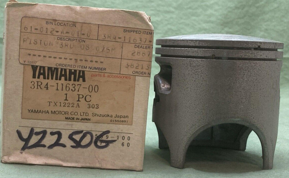 NEW GENUINE YAMAHA 3R4-11637-00 PISTON 3RD 0.75 O/S