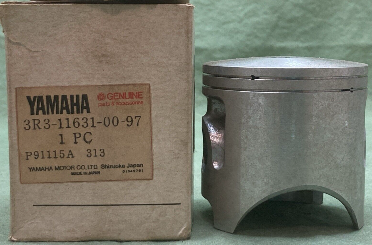 NEW GENUINE YAMAHA 3R3-11631-00-97 PISTON STD