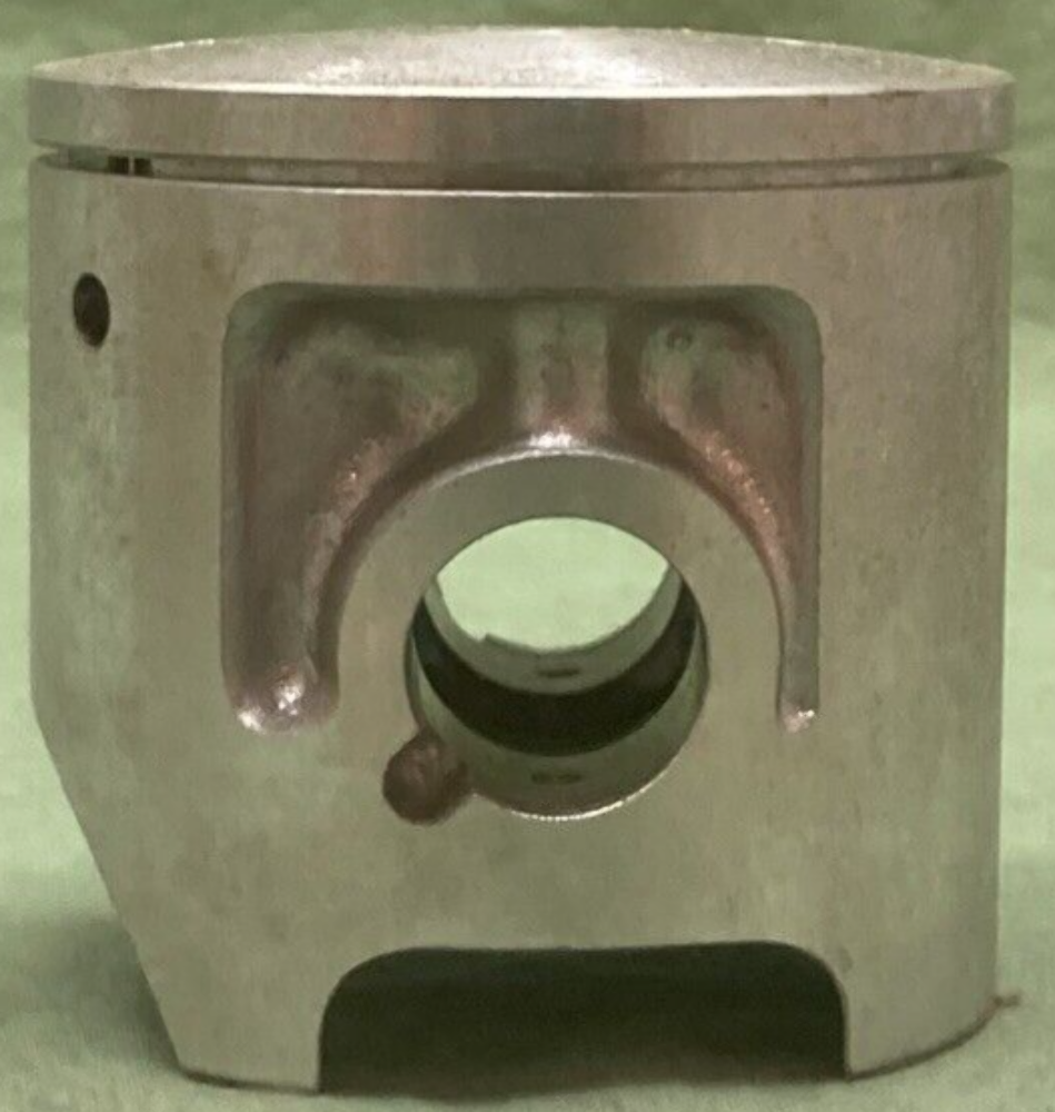 NEW GENUINE YAMAHA 3N8-11637-10 PISTON