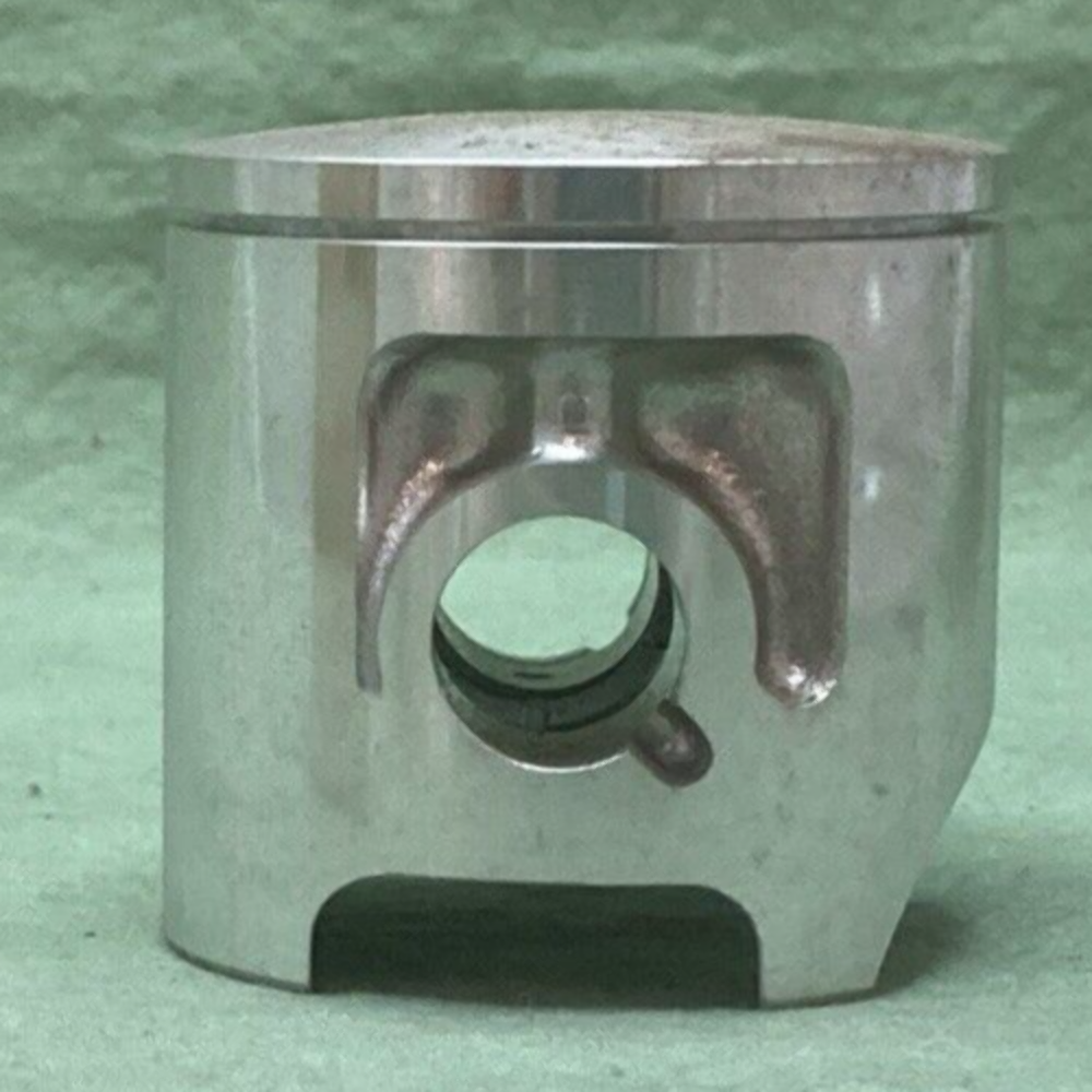 NEW GENUINE YAMAHA 3N8-11635-10 PISTON 1ST O/S