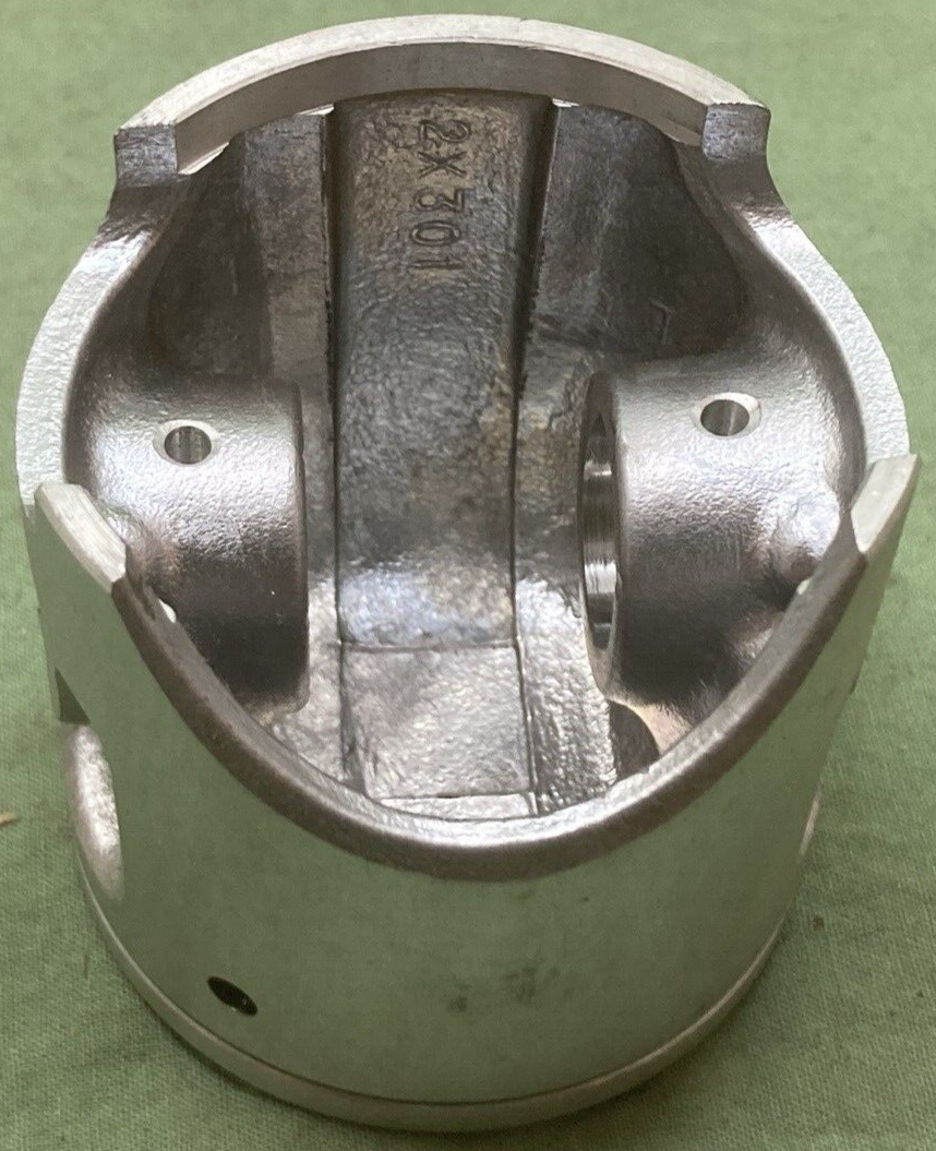 NEW GENUINE YAMAHA 3N8-11635-10 PISTON 1ST O/S