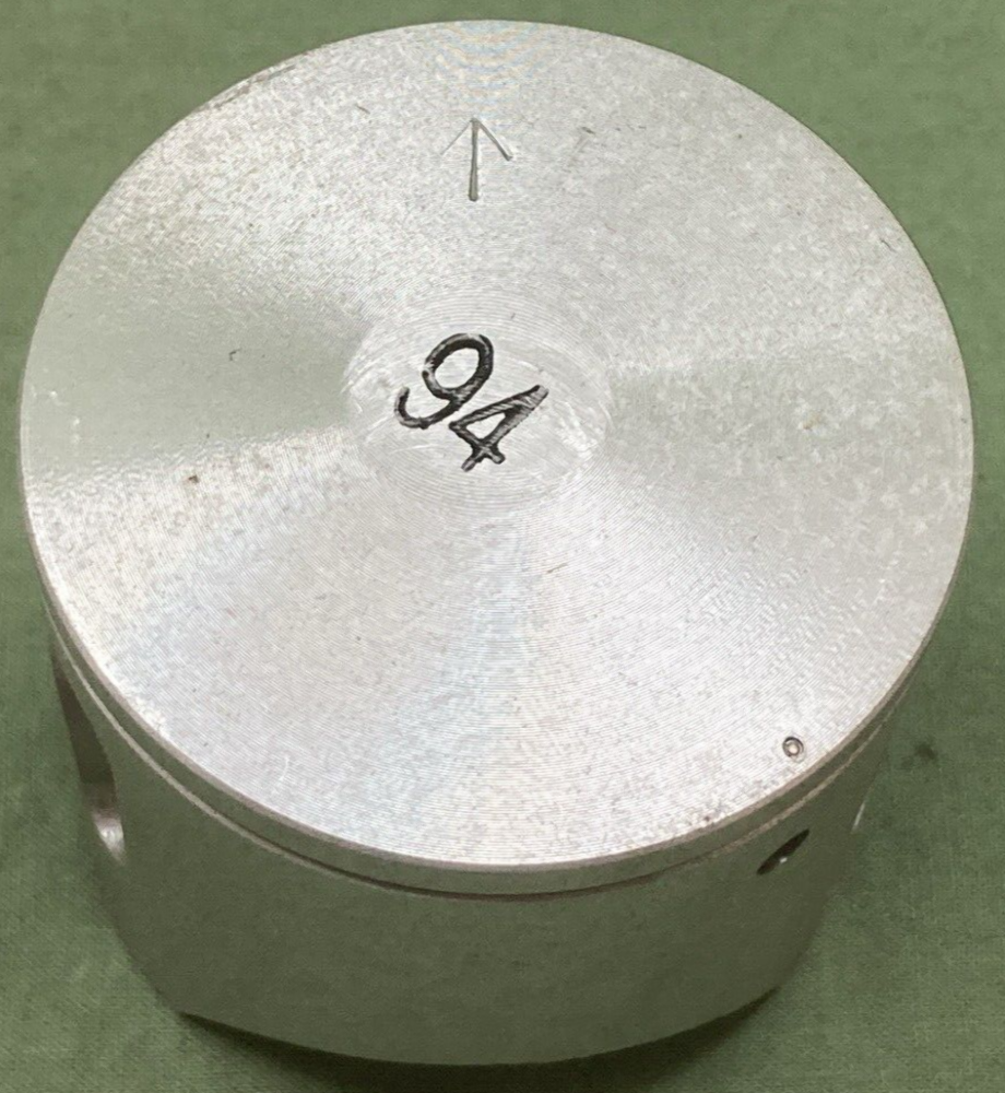 NEW GENUINE YAMAHA 3N8-11631-10-94 PISTON STD