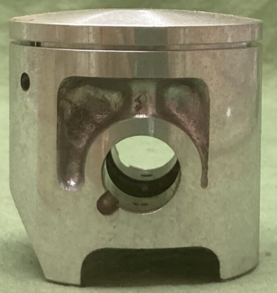 NEW GENUINE YAMAHA 3N8-11631-10-94 PISTON STD