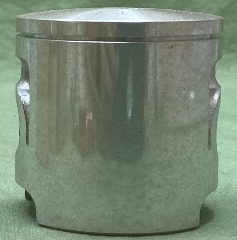 NEW GENUINE YAMAHA 3N8-11631-10-94 PISTON STD