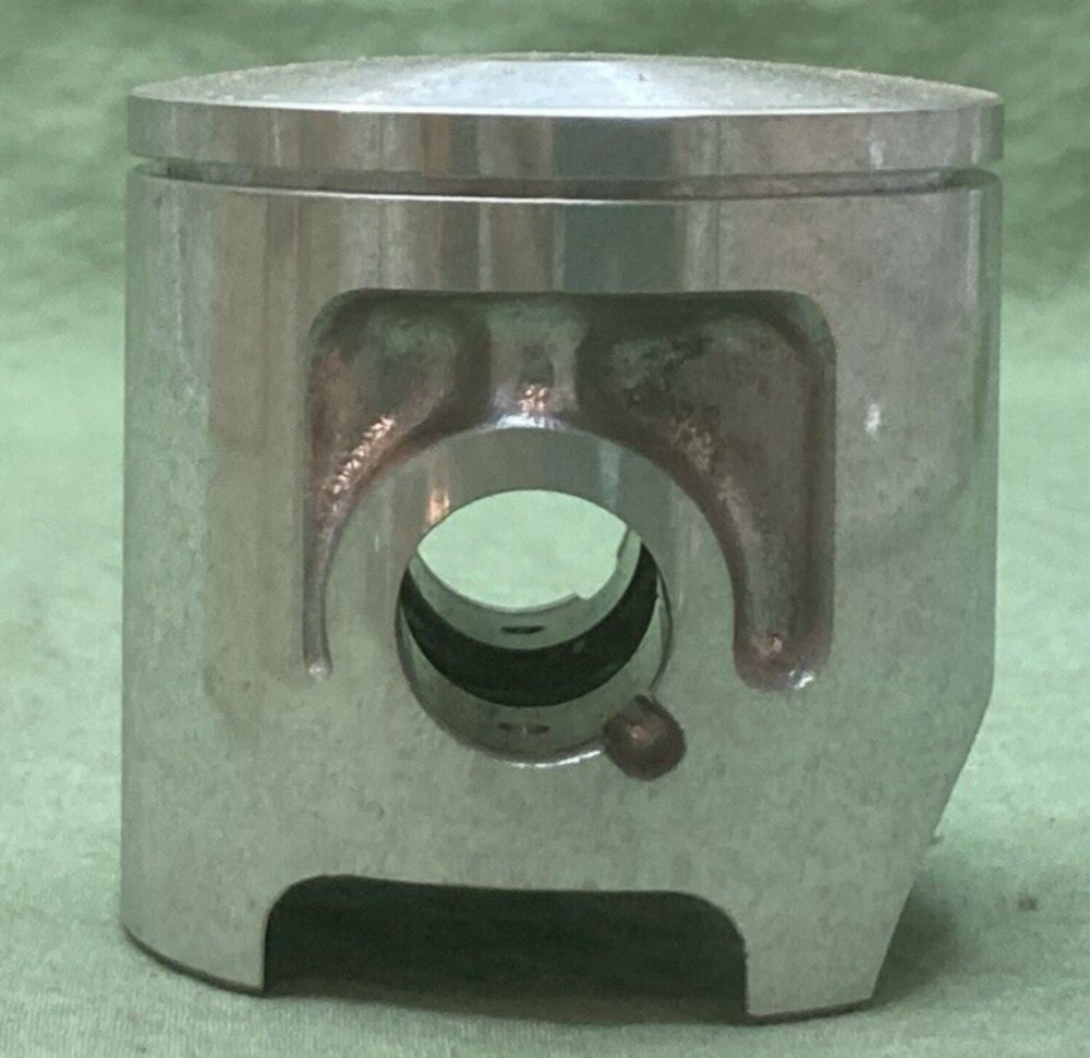 NEW GENUINE YAMAHA 3N8-11631-10-94 PISTON STD