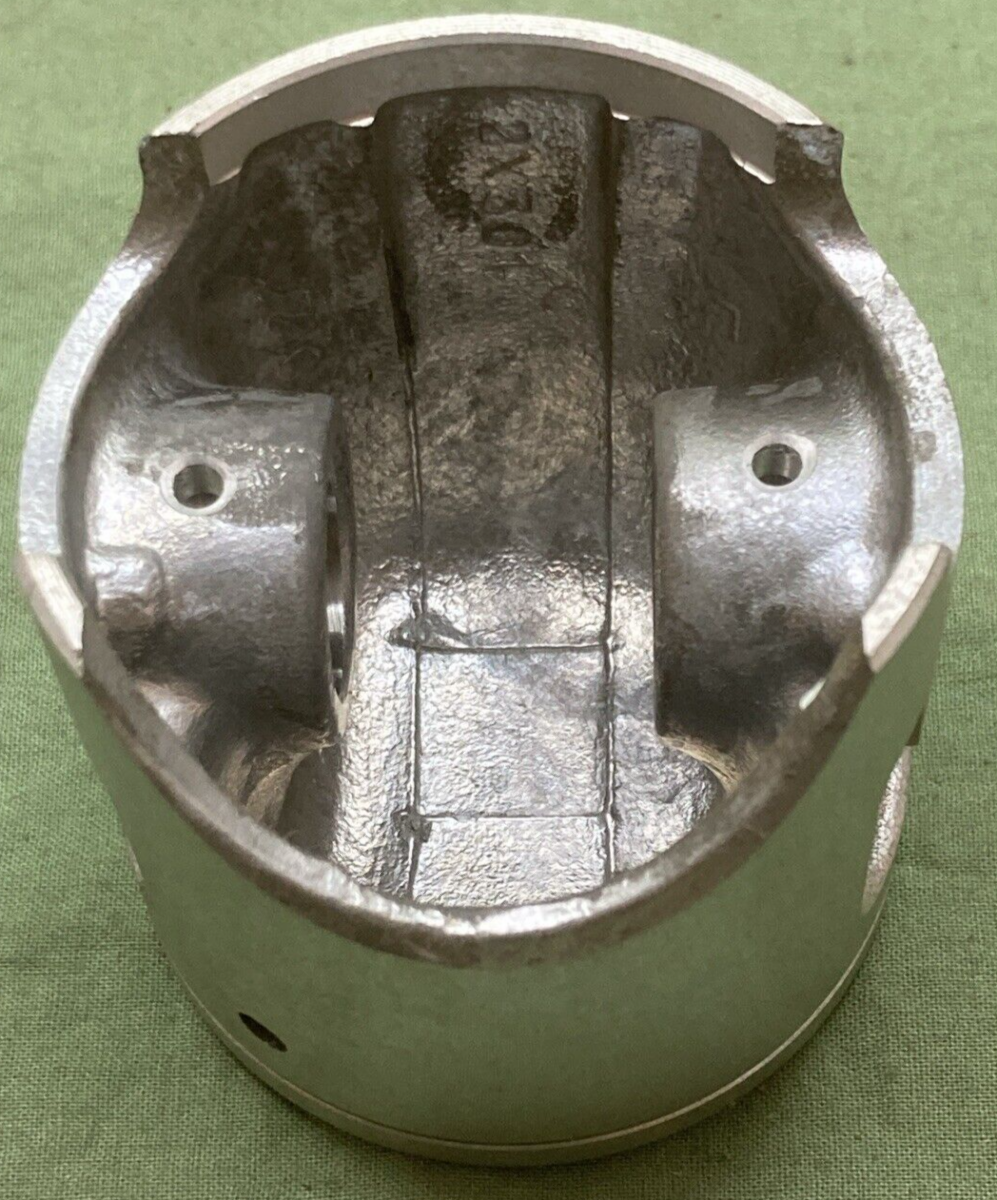 NEW GENUINE YAMAHA 3N8-11631-10-94 PISTON STD