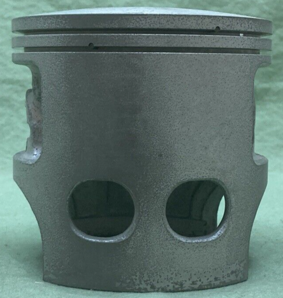 NEW GENUINE YAMAHA 3R8-11631-00-96 PISTON STD