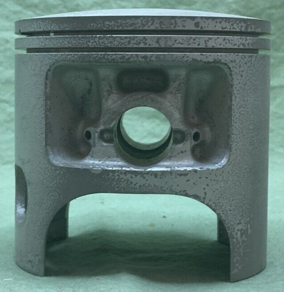 NEW GENUINE YAMAHA 3R8-11631-00-96 PISTON STD