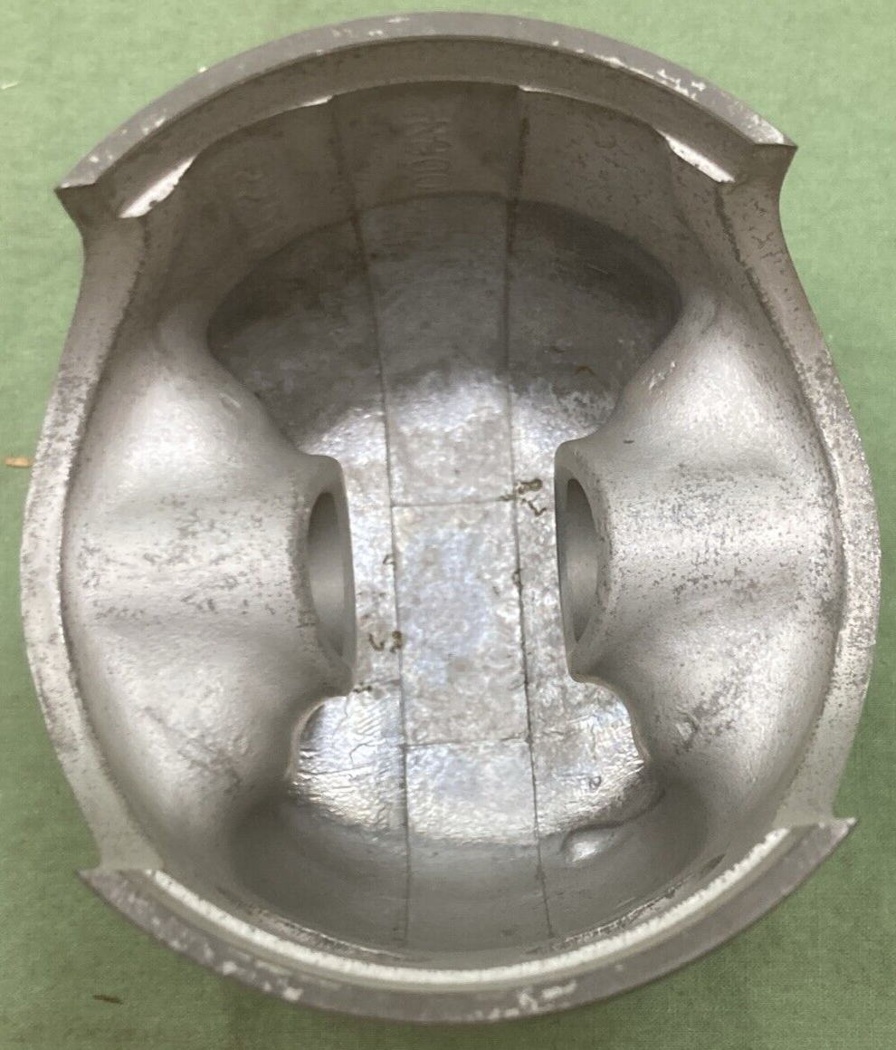 NEW GENUINE YAMAHA 3R8-11631-00-96 PISTON STD