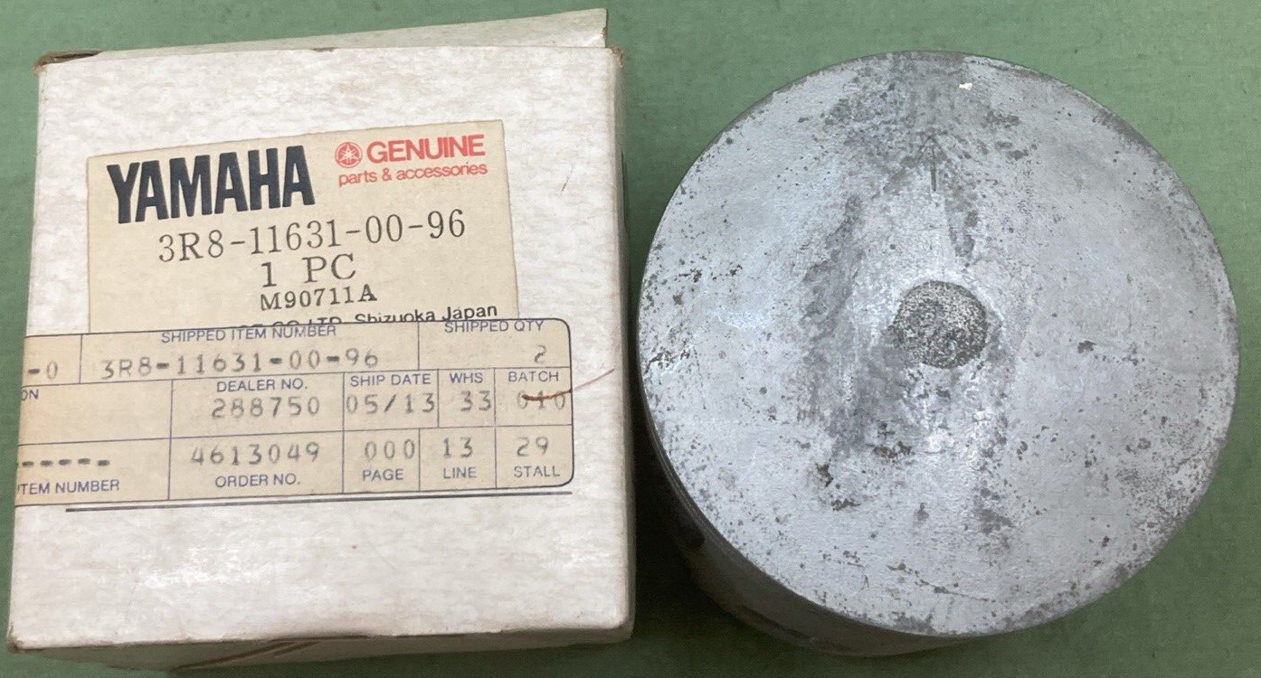 NEW GENUINE YAMAHA 3R8-11631-00-96 PISTON STD