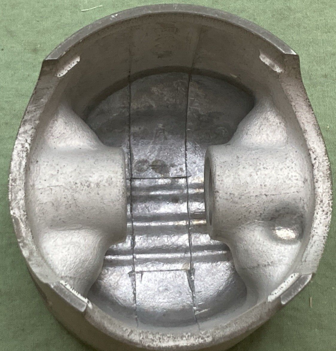 NEW GENUINE YAMAHA 1W4-11635-00 PISTON