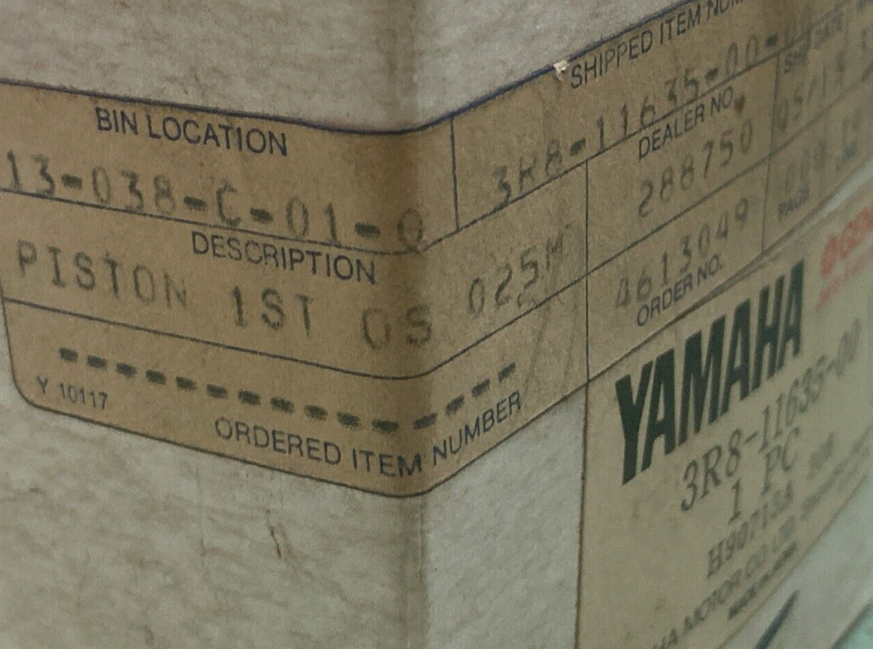 NEW GENUINE YAMAHA 3R8-11635-00 PISTON 1ST 0.25 O/S