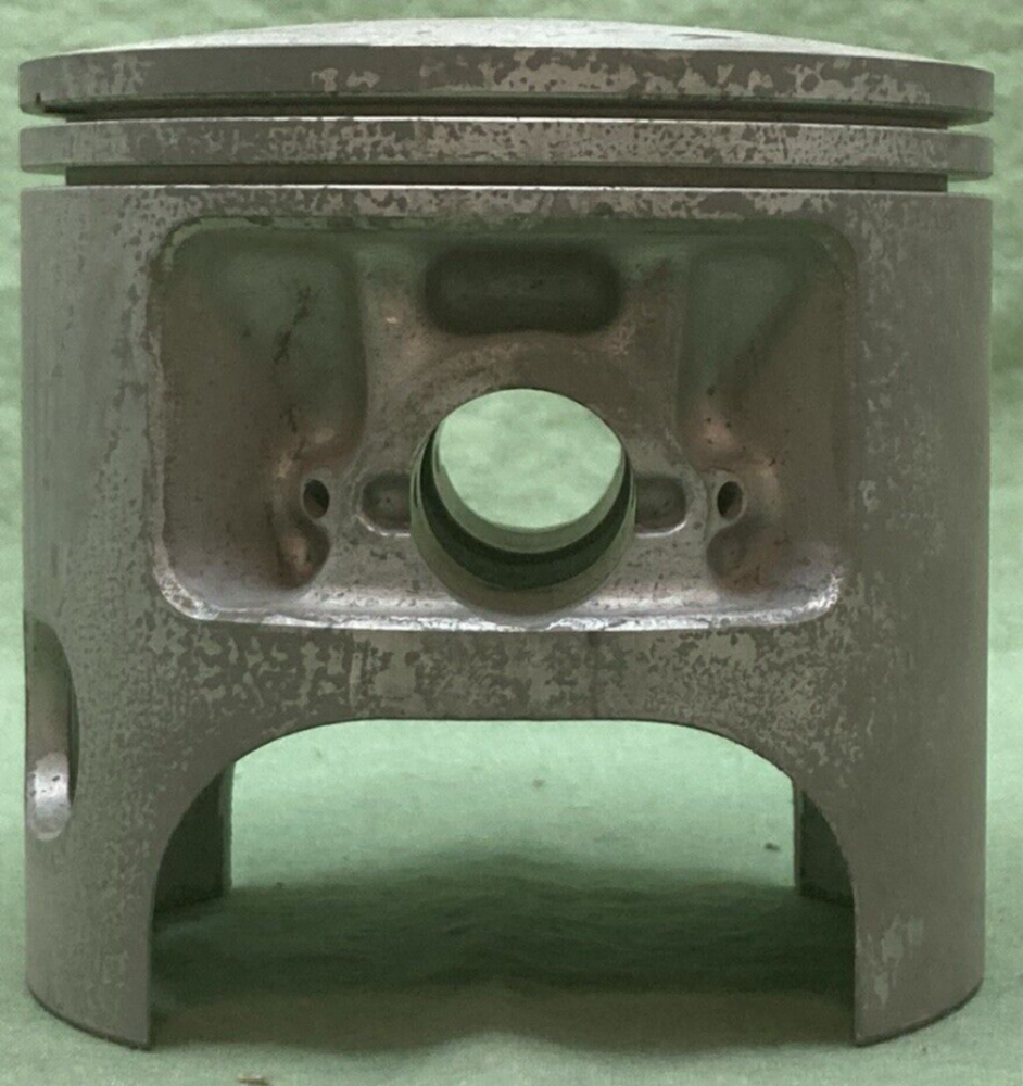 NEW GENUINE YAMAHA 3R8-11635-00 PISTON 1ST 0.25 O/S