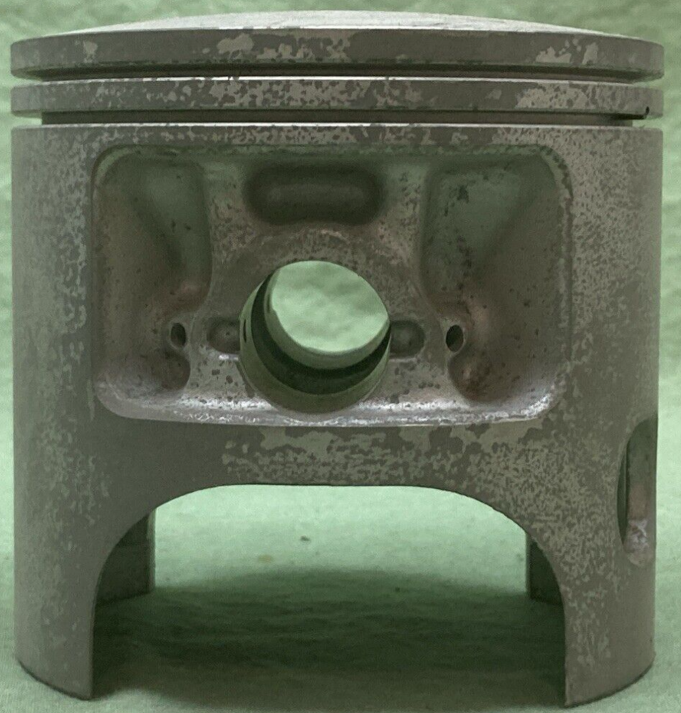 NEW GENUINE YAMAHA 3R8-11635-00 PISTON 1ST 0.25 O/S