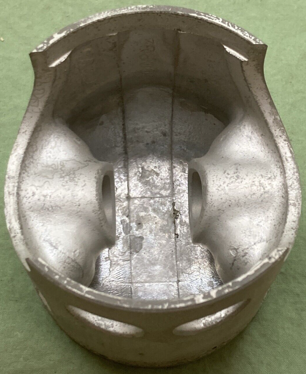 NEW GENUINE YAMAHA 3R8-11635-00 PISTON 1ST 0.25 O/S