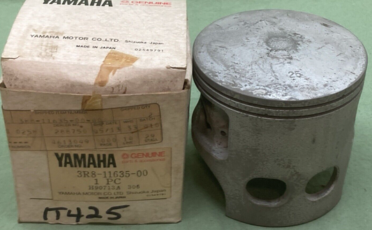NEW GENUINE YAMAHA 3R8-11635-00 PISTON 1ST 0.25 O/S