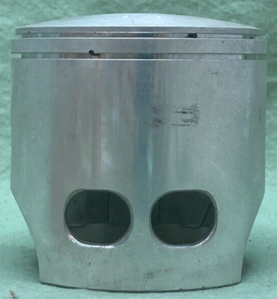 NEW GENUINE YAMAHA 308-11631-01-96 PISTON STD