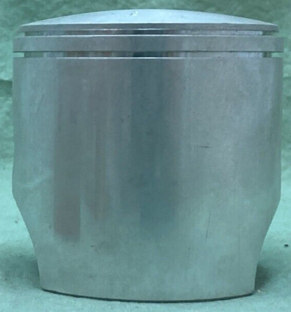 NEW GENUINE YAMAHA 308-11631-01-96 PISTON STD