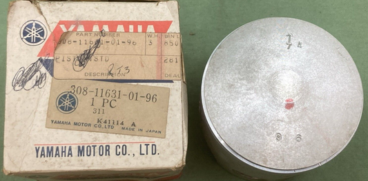 NEW GENUINE YAMAHA 308-11631-01-96 PISTON STD