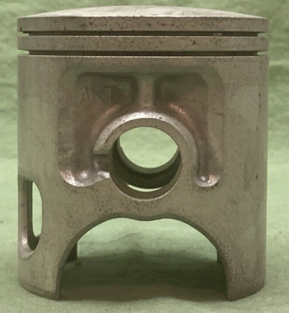 NEW GENUINE YAMAHA 1RX-11635-00 PISTON