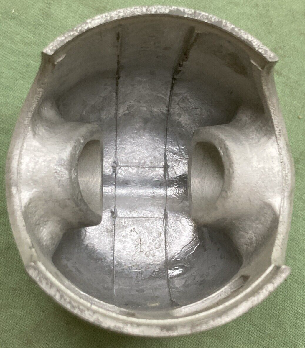 NEW GENUINE YAMAHA 1RX-11635-00 PISTON