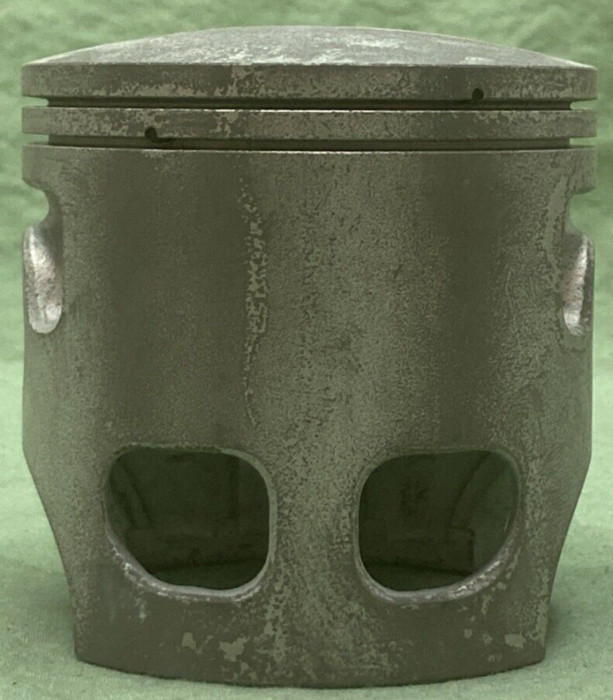 NEW GENUINE YAMAHA 1W5-11631-00-96 PISTON STD