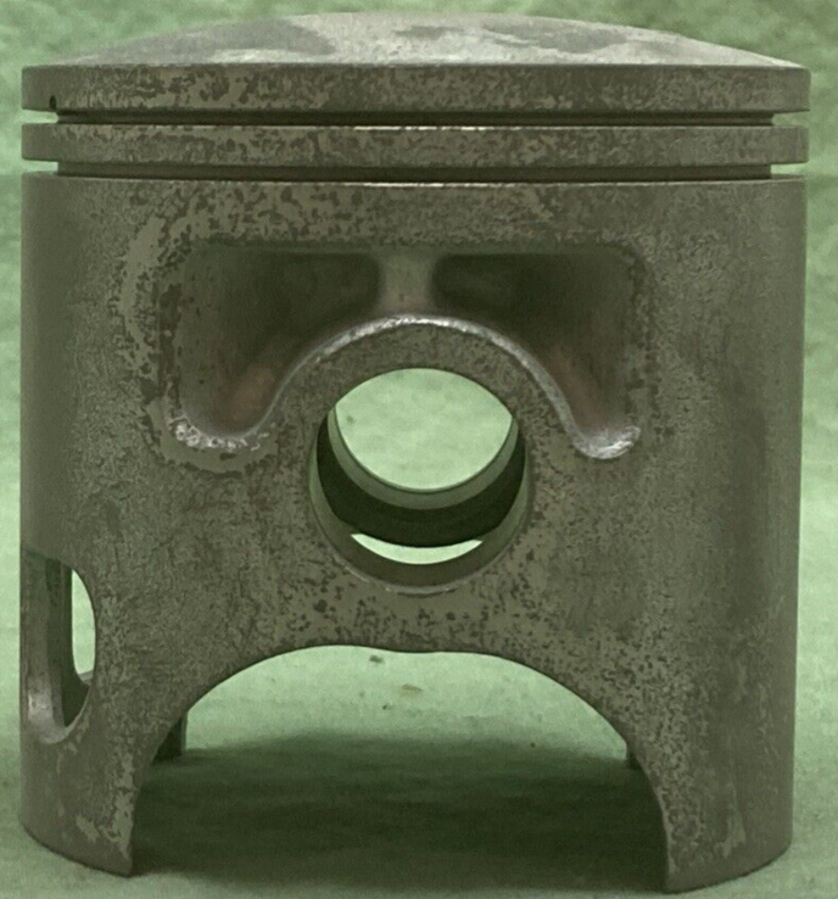 NEW GENUINE YAMAHA 1W5-11631-00-96 PISTON STD