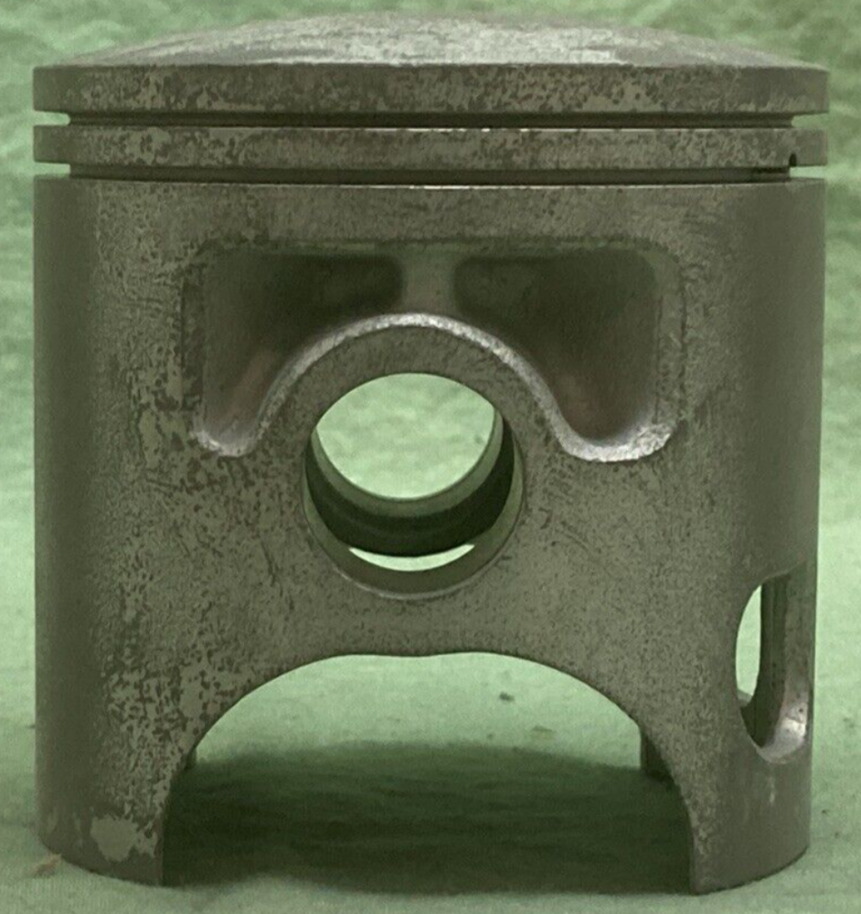 NEW GENUINE YAMAHA 1W5-11631-00-96 PISTON STD