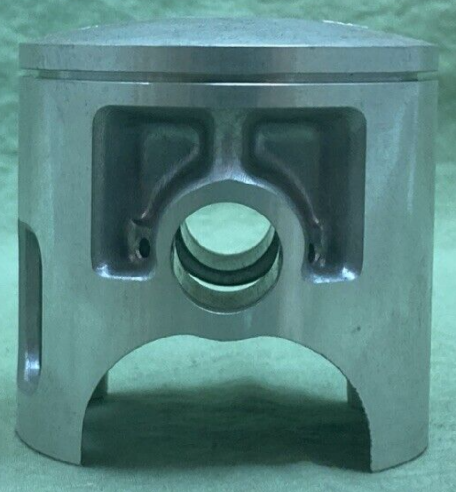 NEW GENUINE YAMAHA 1L8-11637-01 PISTON 3RD 0.75 O/S