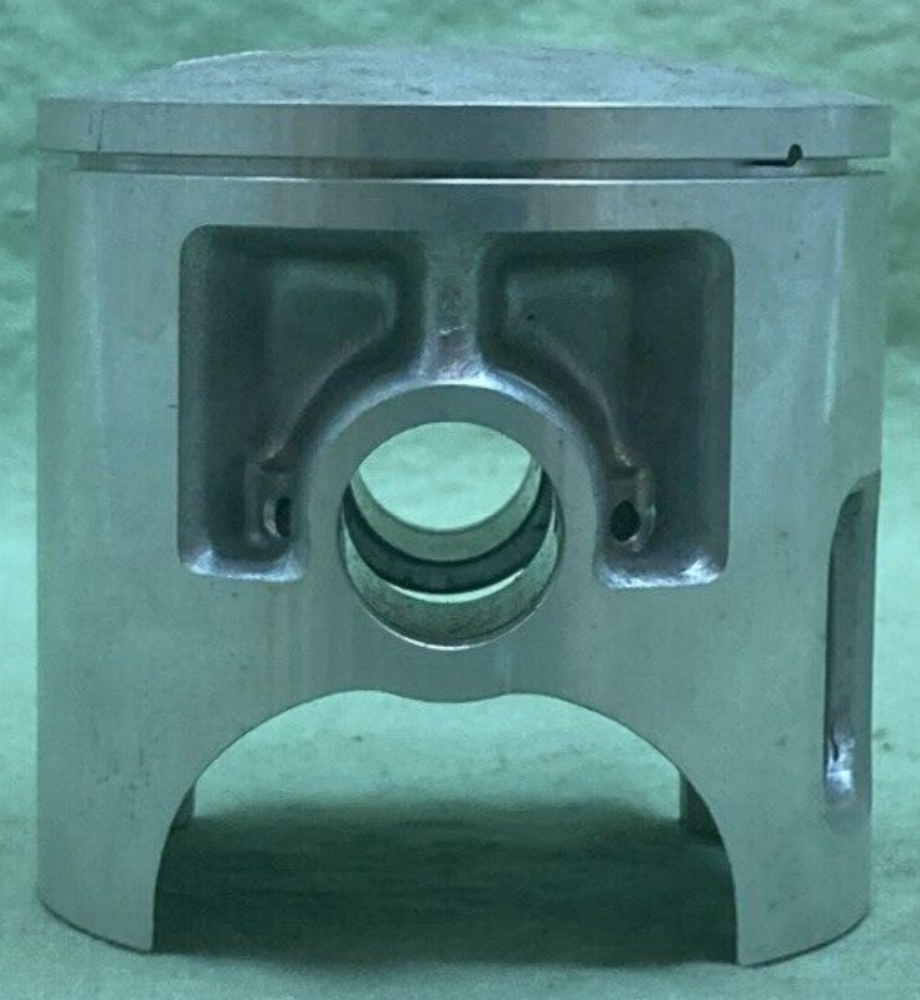 NEW GENUINE YAMAHA 1L8-11637-01 PISTON 3RD 0.75 O/S