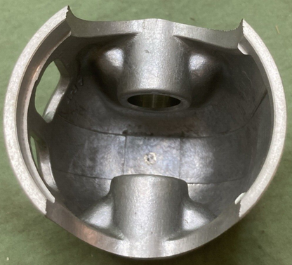NEW GENUINE YAMAHA 1L8-11637-01 PISTON 3RD 0.75 O/S