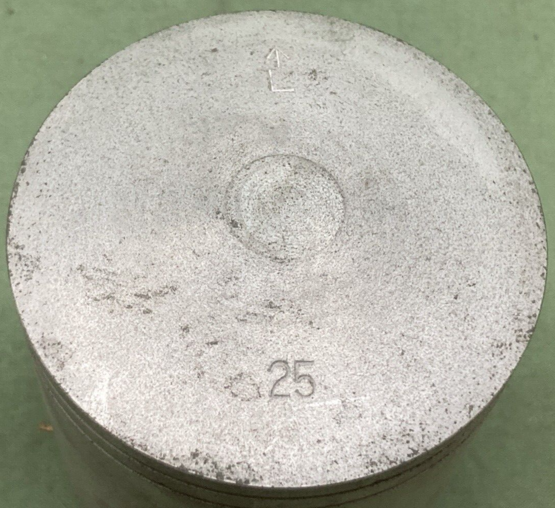 NEW GENUINE YAMAHA 1LU-11635-01 PISTON 1ST 0.25 O/S