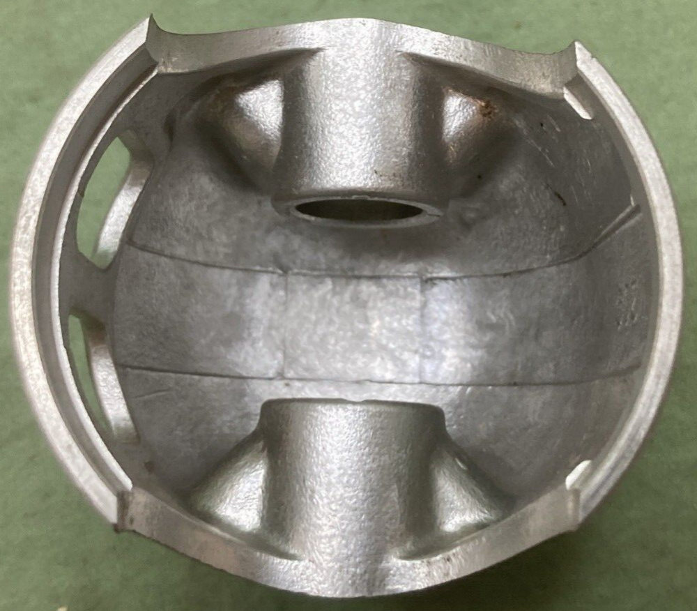 NEW GENUINE YAMAHA 1W2-11631-00-96 PISTON STD 0.96