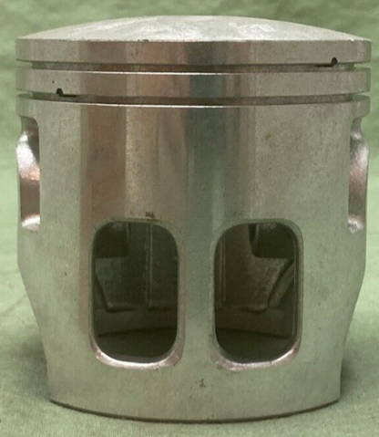NEW GENUINE YAMAHA 1W2-11631-00-96 PISTON STD 0.96