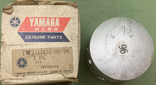 NEW GENUINE YAMAHA 1W2-11631-00-96 PISTON STD 0.96