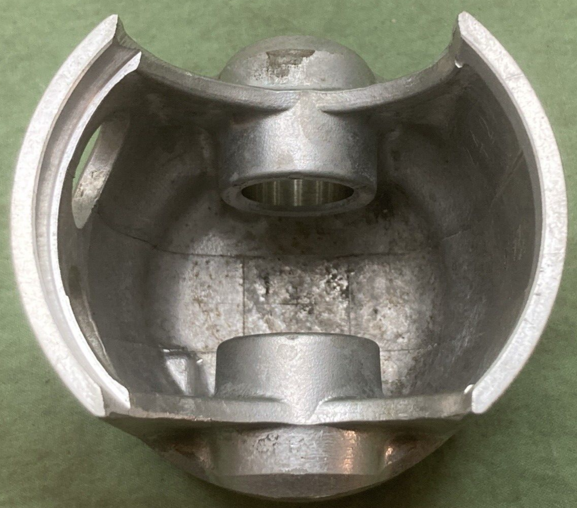 NEW GENUINE YAMAHA 324-11635-00 PISTON