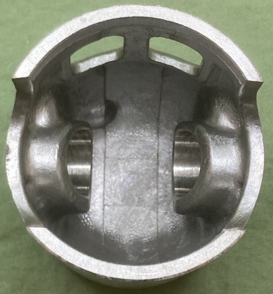 NEW GENUINE YAMAHA 3X3-11638-00 PISTON 4TH 1.00 O/S