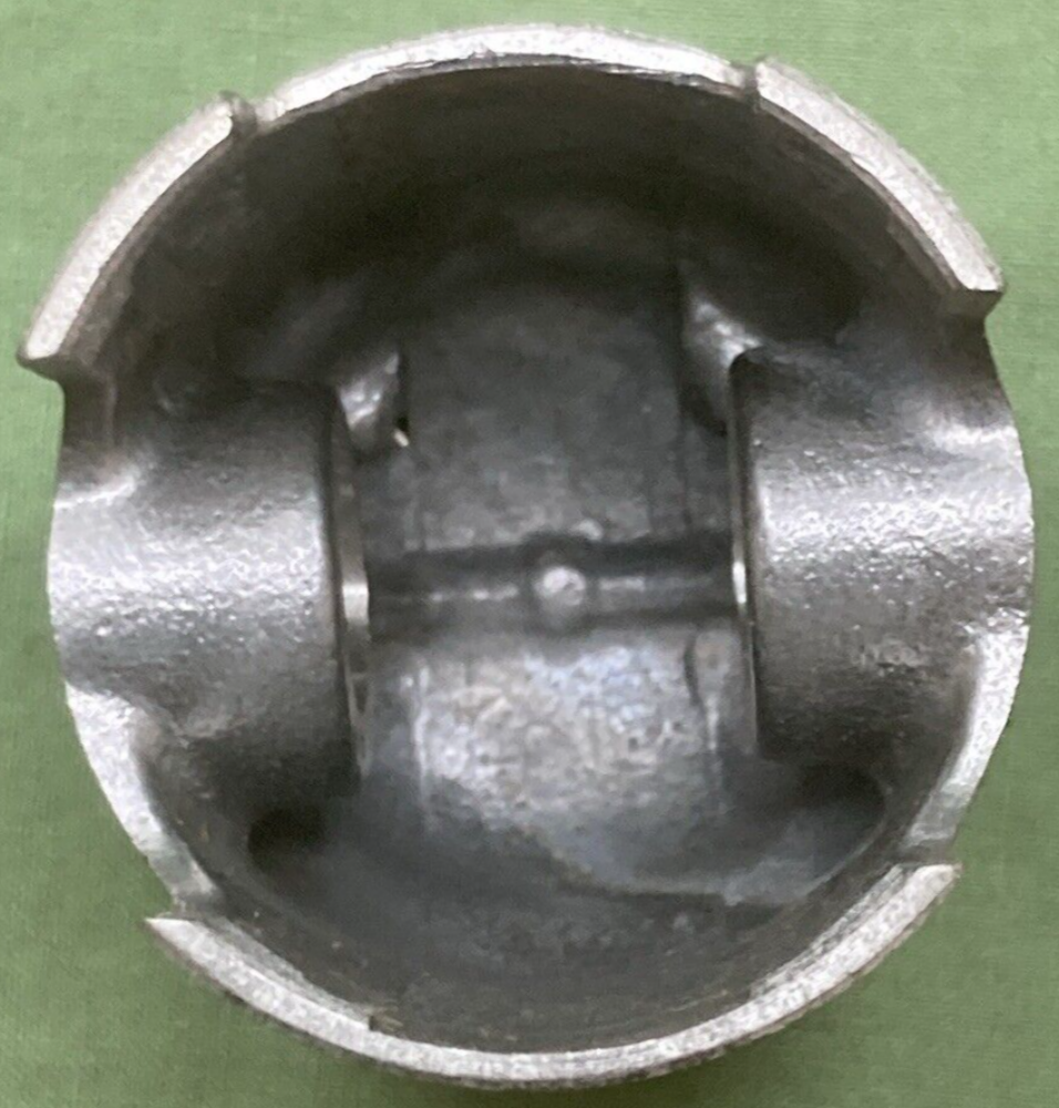 NEW GENUINE YAMAHA 113-11631-70-96 PISTON STD