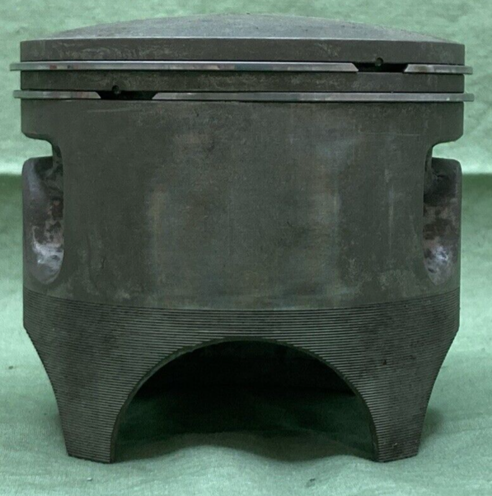 NEW GENUINE YAMAHA 2K8-11631-00-96 PISTON & RINGS