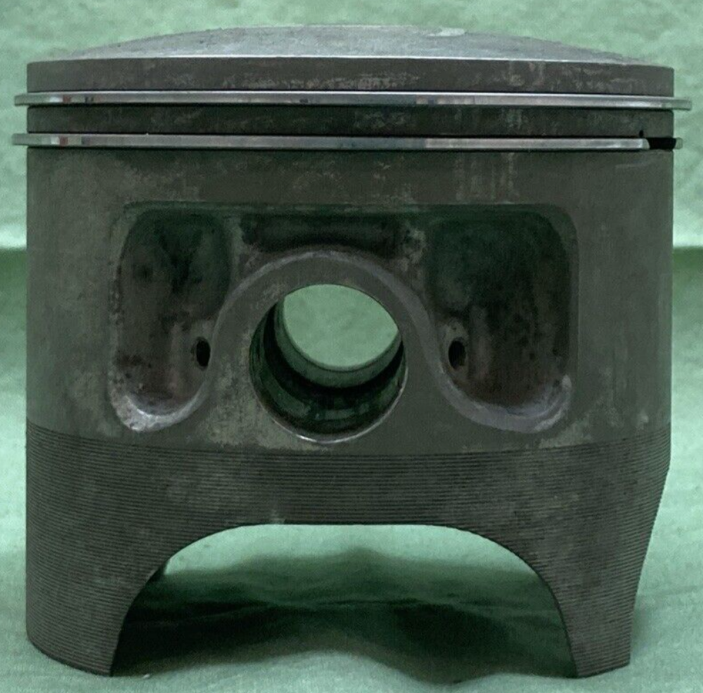 NEW GENUINE YAMAHA 2K8-11631-00-96 PISTON & RINGS