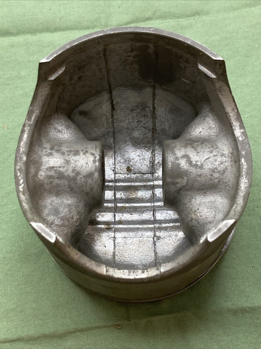 NEW GENUINE YAMAHA 2K8-11631-00-96 PISTON & RINGS