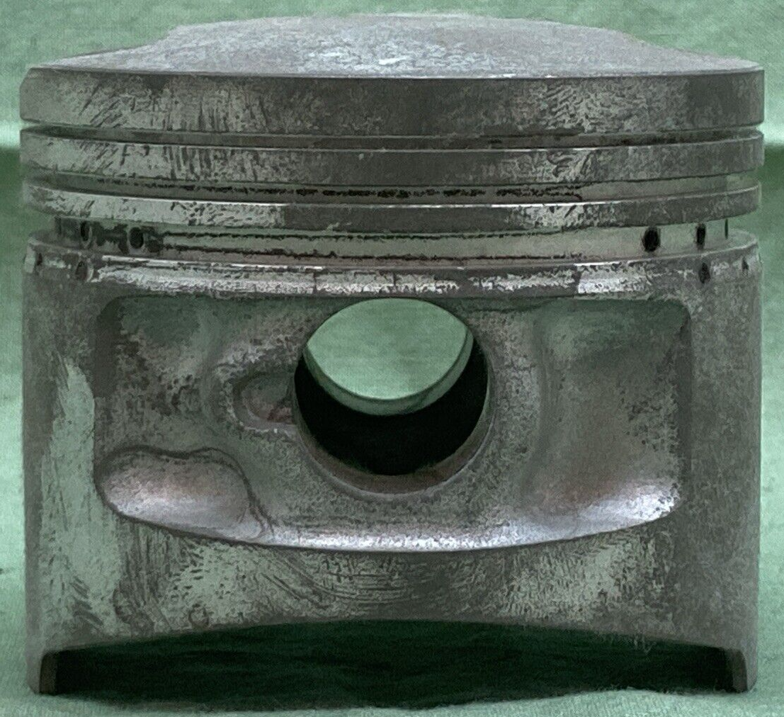 NEW GENUINE YAMAHA 2F3-11635-04 PISTON