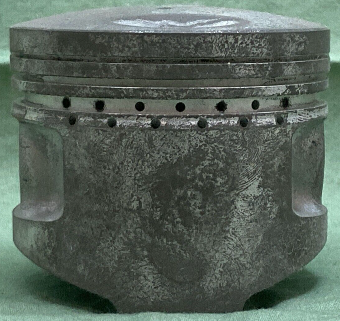 NEW GENUINE YAMAHA 2F3-11635-04 PISTON