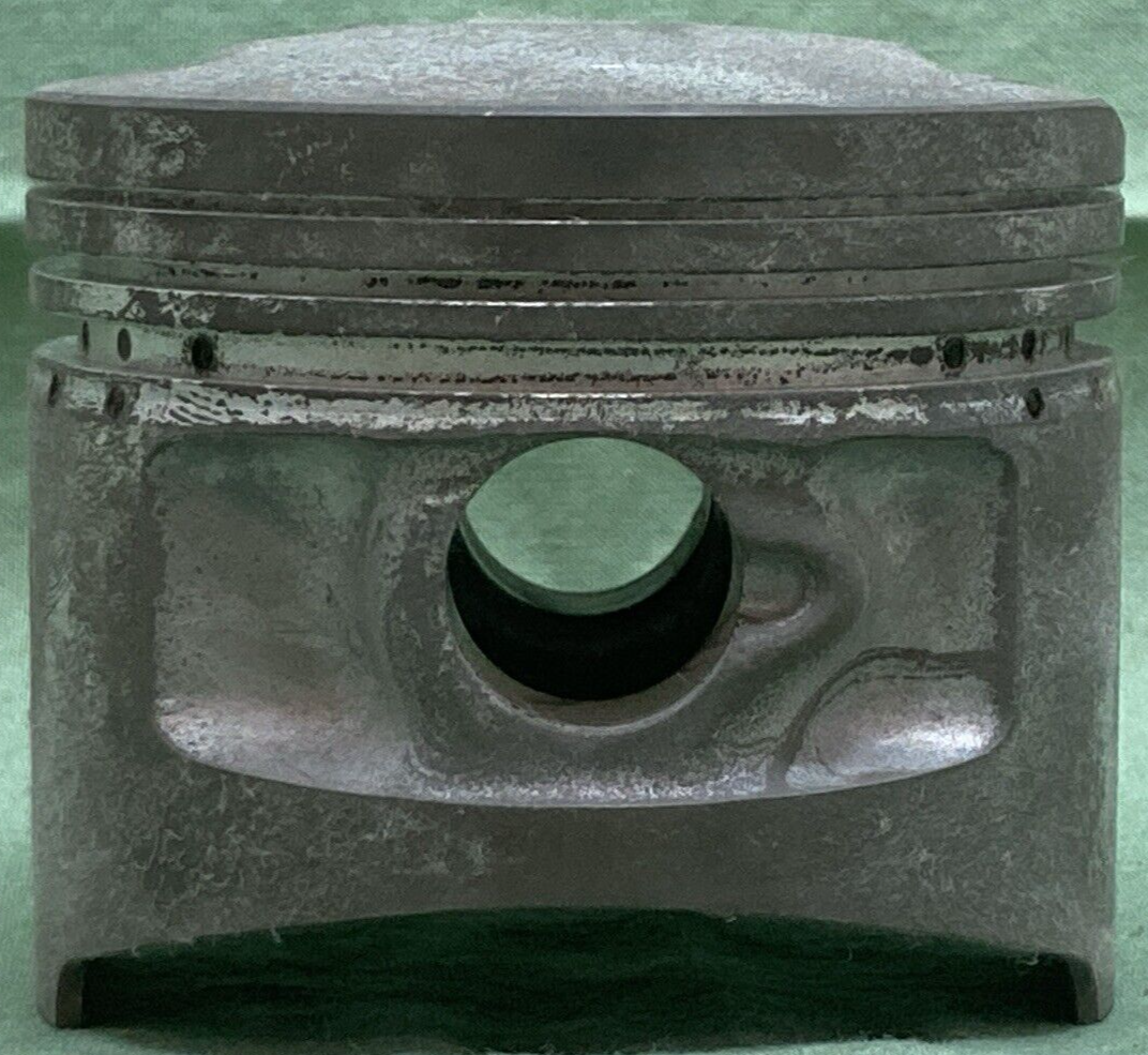 NEW GENUINE YAMAHA 2F3-11635-04 PISTON