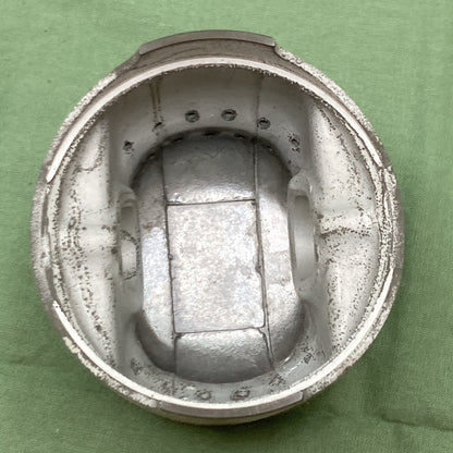 NEW GENUINE YAMAHA 2F3-11636-04 PISTON 0.50
