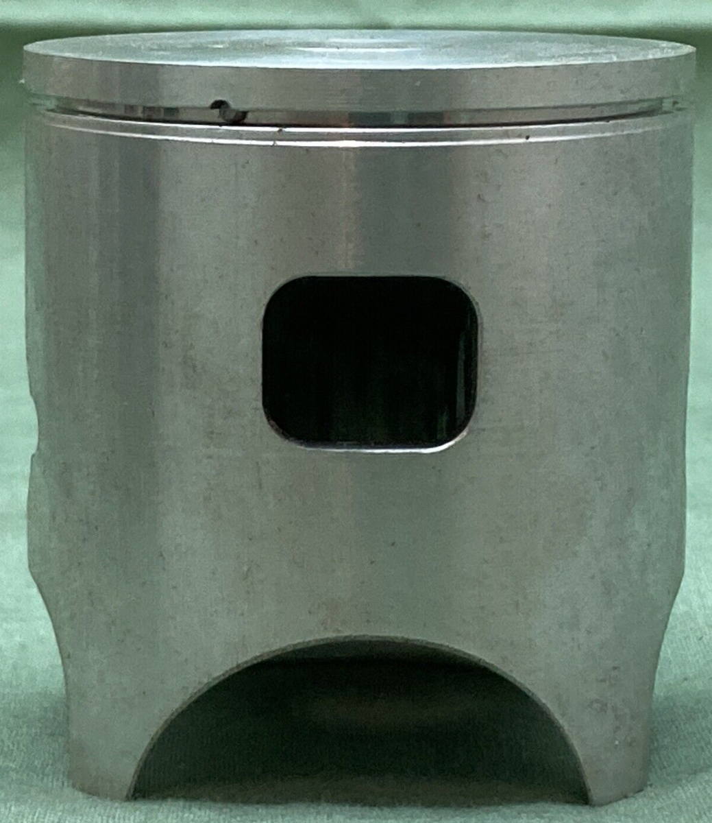 NEW GENUINE WISECO 569P2 PISTON & 1909CS RING SET